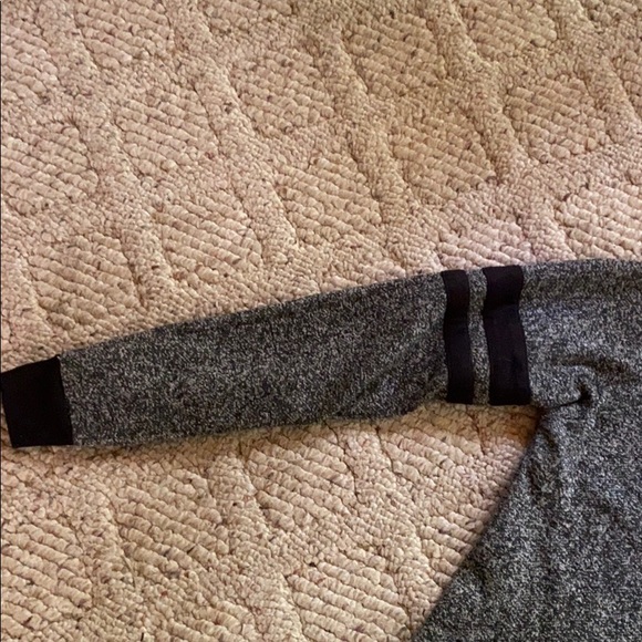 Guess sweater/crew neck - Picture 2 of 4